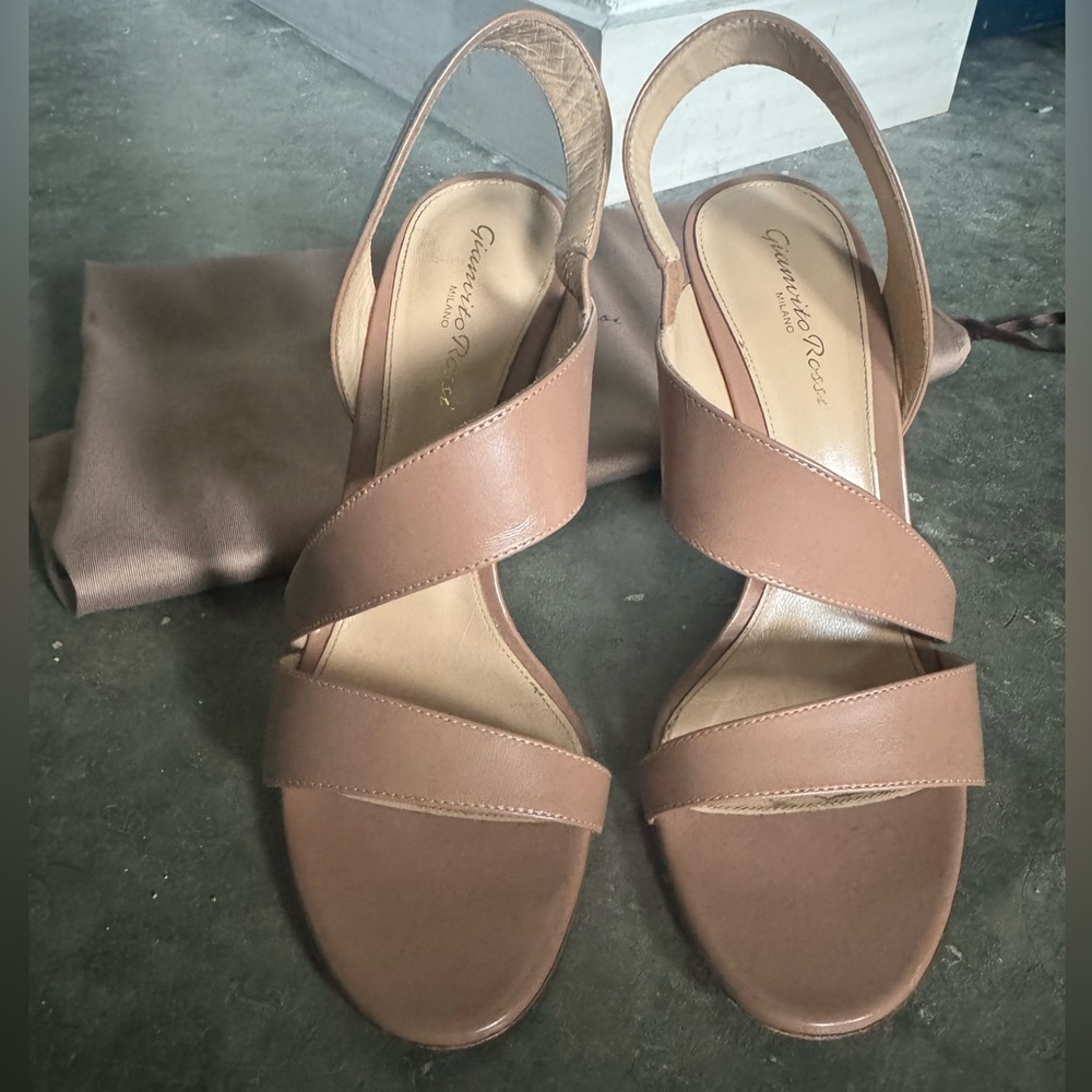 Gianvito Rossi Viola Vitello Heels - Praline 38.5 EUC